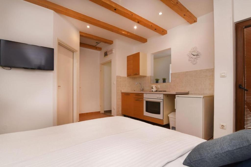 Dalmatian Stone Apartment *